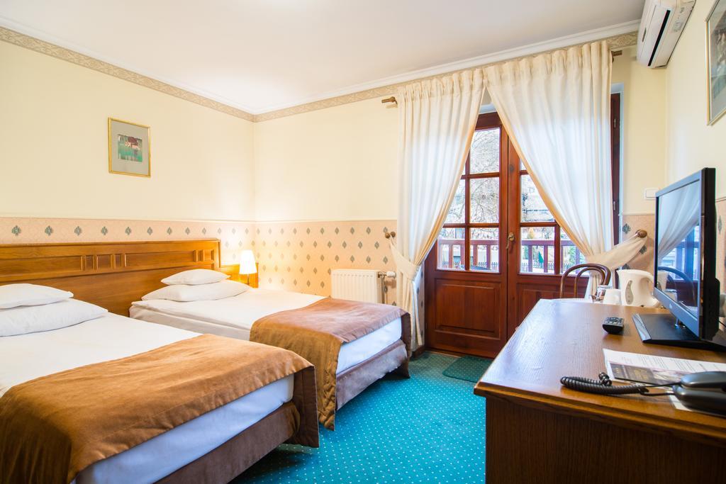 Hotel Dwa Ksiezyce Казимеж-Дольны Экстерьер фото